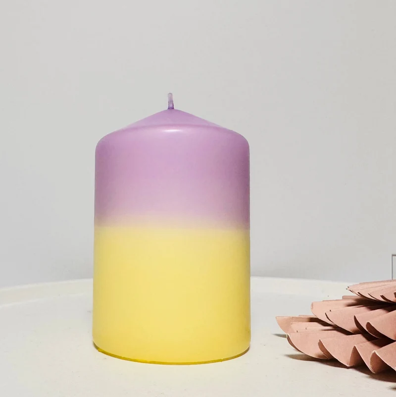 Handgefärbte Dip Dye Stumpenkerze | hellgelb & flieder