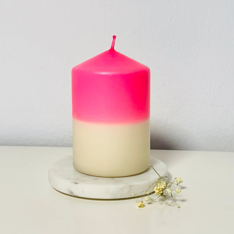 Handgefärbte Dip Dye Stumpenkerze | taupe & neon-pink