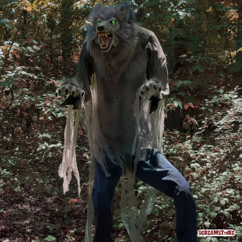 Riesiger stehender Hollywood Werwolf