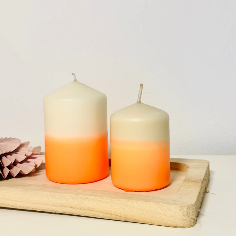 Handgefärbte Dip Dye Stumpenkerze | taupe & neon-orange