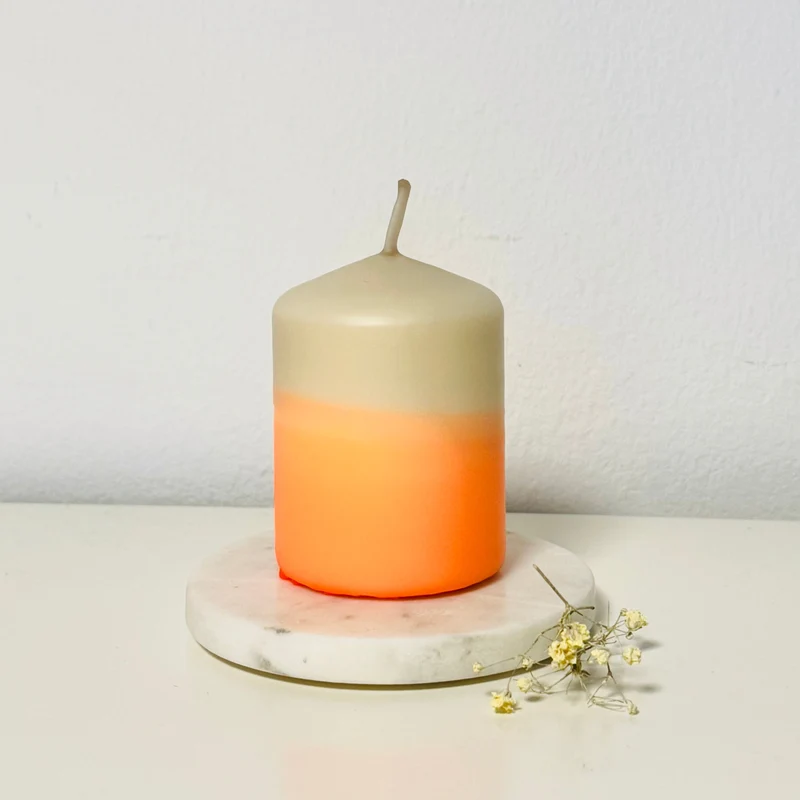Handgefärbte Dip Dye Stumpenkerze | taupe & neon-orange