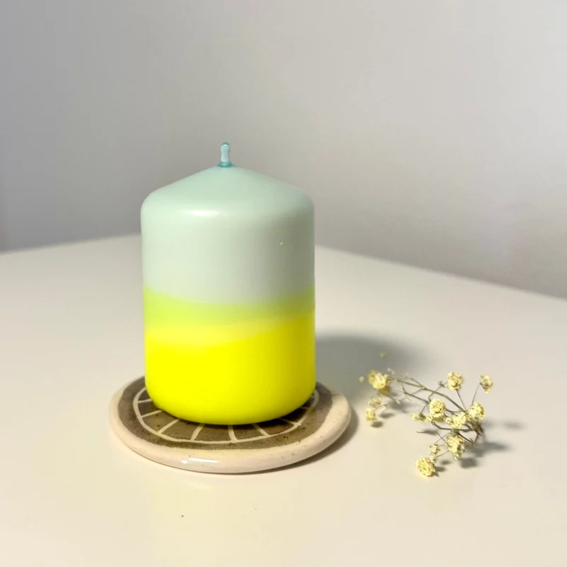 Handgefärbte Dip Dye Stumpenkerze | mint & neon-gelb