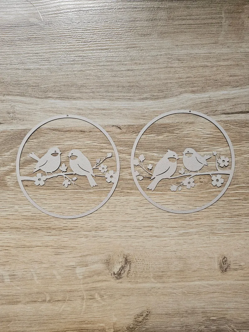 Papierschnitt Vögel auf Ast natürlich