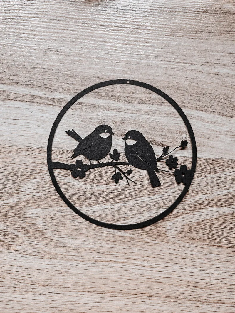 Papierschnitt Vögel auf Ast schwarz