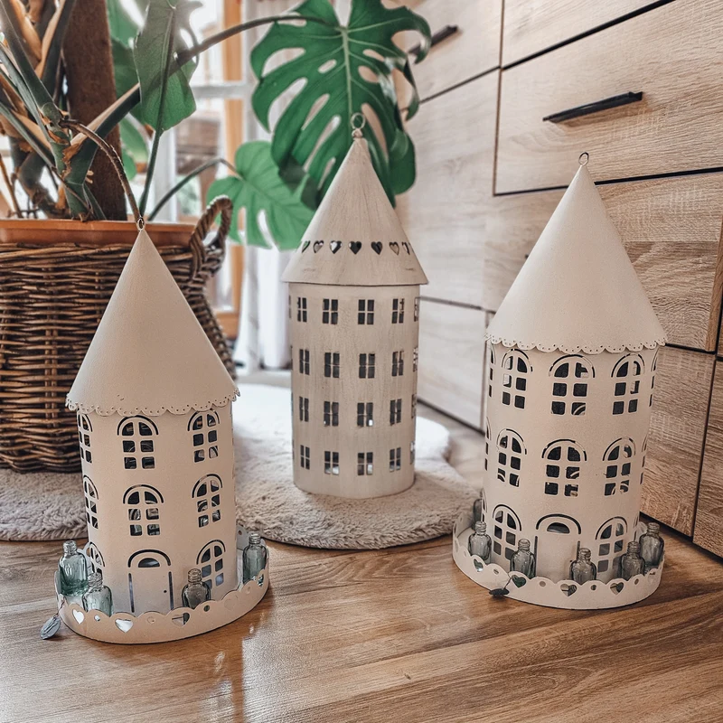 Vogelhaus-Laterne mit Fläschchen