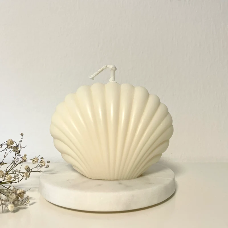 Handgemachte Muschelkerze aus hochwertigem Rapswachs