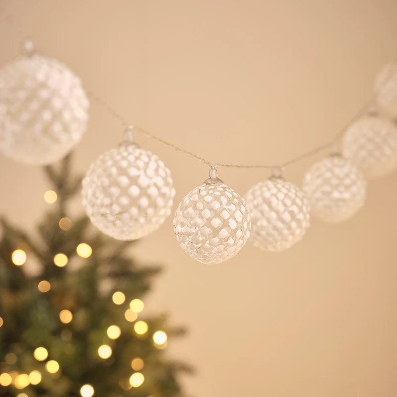 LED-Schneeball-Lichterkette mit 10 gefrosteten Glaskugeln für außen