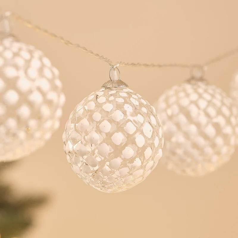 LED-Schneeball-Lichterkette mit 10 gefrosteten Glaskugeln für außen