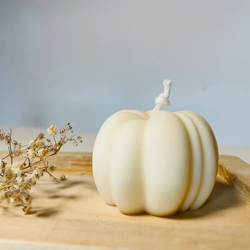 SALE: Handgemachte Kürbis Kerze aus Rapswachs