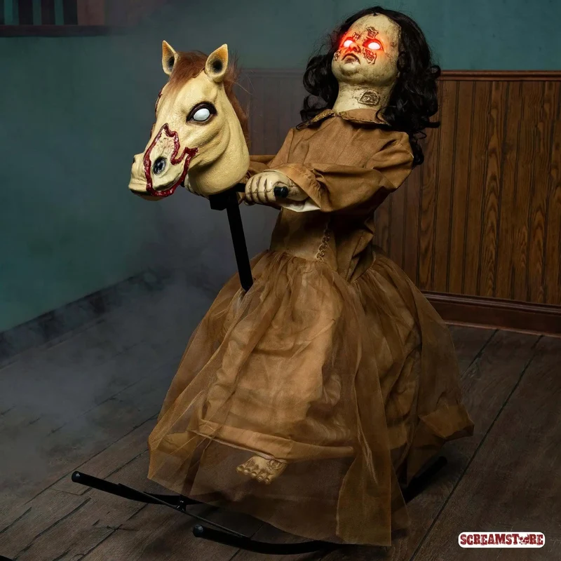 Horror Mädchen Sweet Sally auf Schaukelpferd