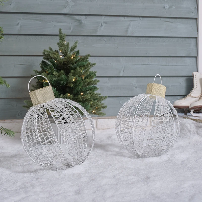 2er Set warmweiße LED-Weihnachtskugeln für außen mit Timer-Funktion