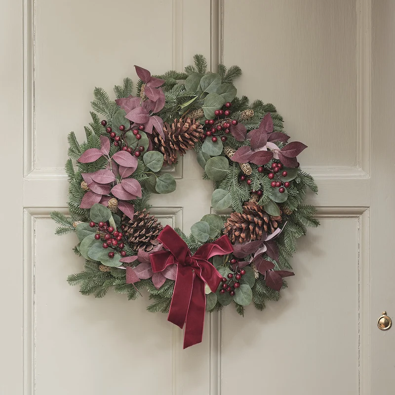 60 cm Outdoor-Weihnachtskranz und 1,5 m Girlande mit Beleuchtung und Tannenzapfen