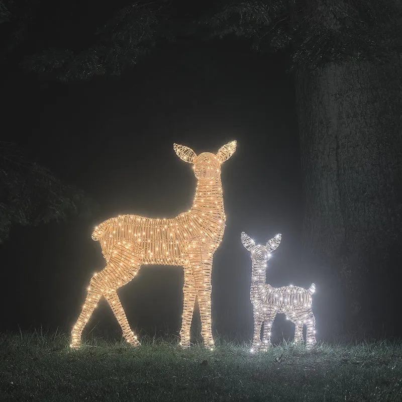2er Set Leyburn Rattan LED-Rentiere Hirschkuh XL und Rehkitz mit 510 Mikro-LEDs und Timer