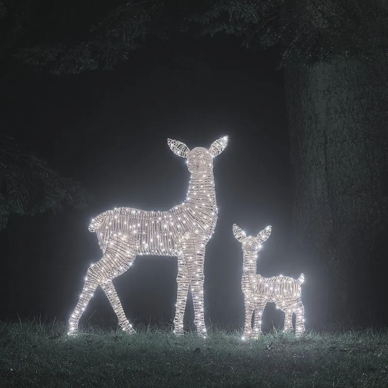 2er Set Leyburn Rattan LED-Rentiere Hirschkuh XL und Rehkitz mit 510 Mikro-LEDs und Timer