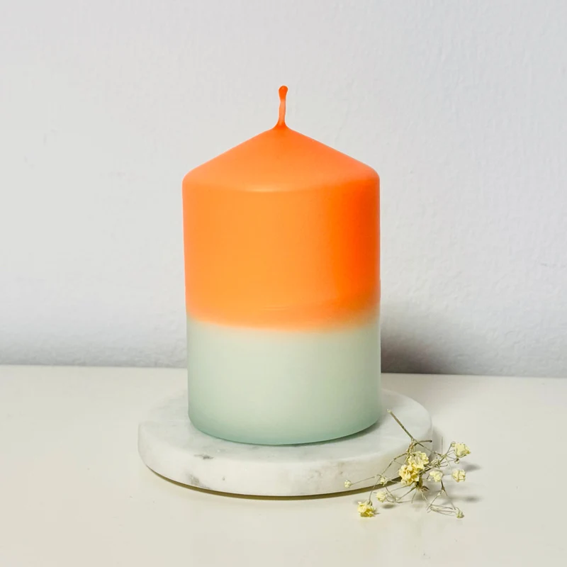 Handgefärbte Dip Dye Stumpenkerze | mint & neon-orange