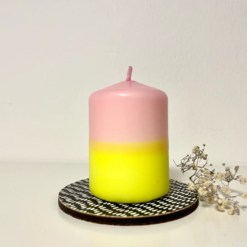Handgefärbte Dip Dye Stumpenkerze | rosa & neon-gelb