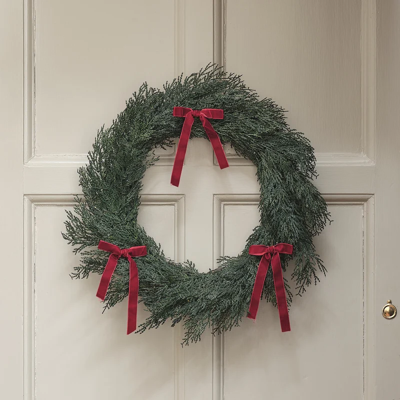 60cm Outdoor-Weihnachtskranz mit roten Schleifen und warmweißer Beleuchtung