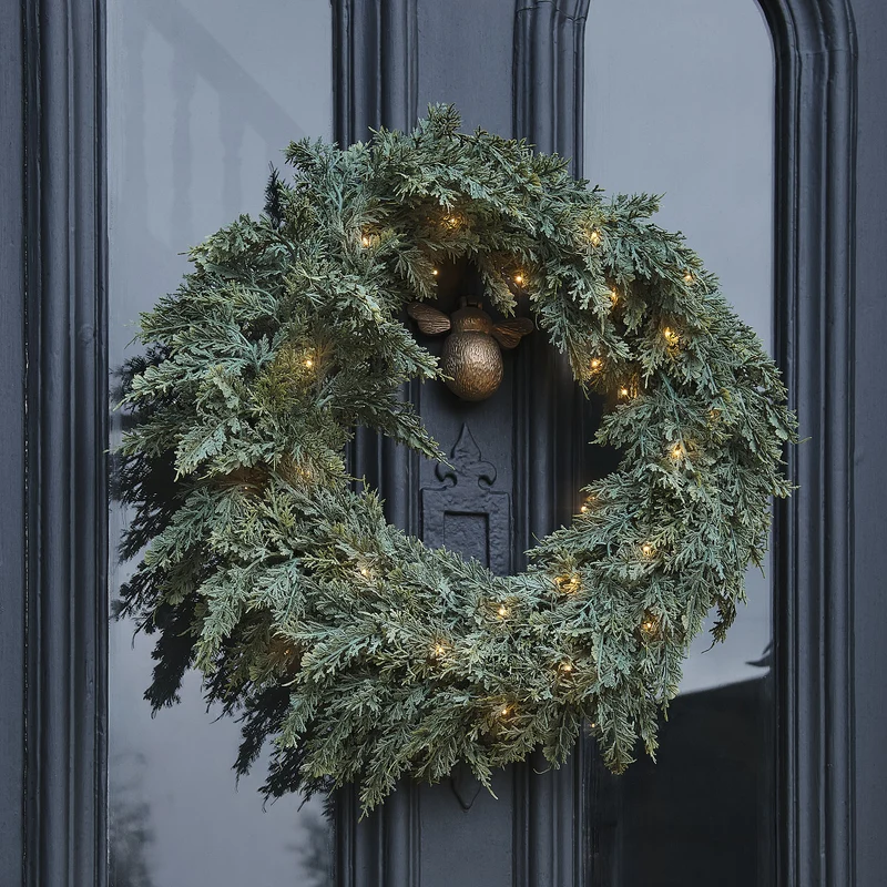 60cm Beleuchteter Weihnachtskranz außen mit Tannenzapfen und 50 warmweißen LEDs
