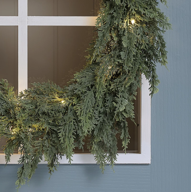 60cm Beleuchteter Weihnachtskranz außen mit Tannenzapfen und 50 warmweißen LEDs