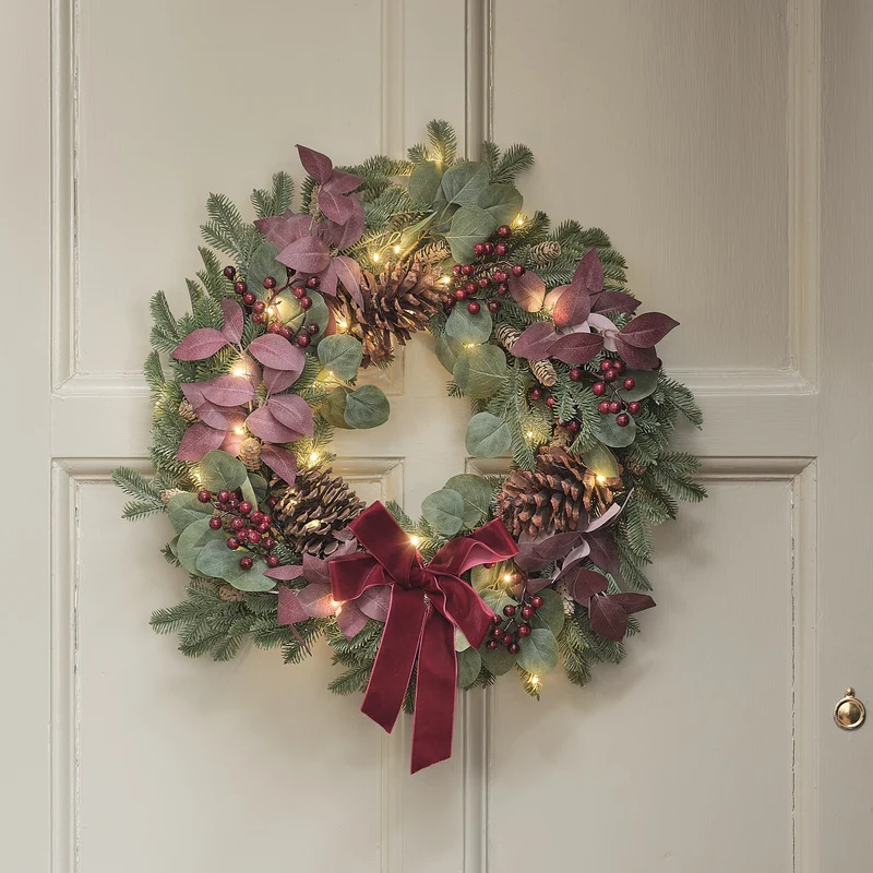 2er Set Geborgenheit und Freude aus 60 cm Weihnachtskranz und Dekozweig mit warmweißer Beleuchtung