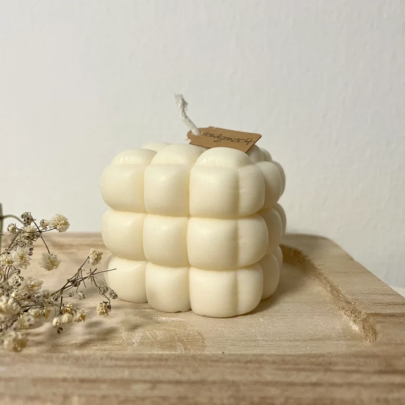 SALE: Handgemachte Puffy Cube Kerze aus Rapswachs