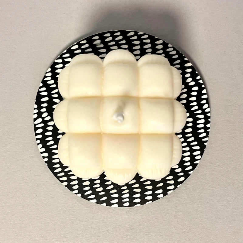 SALE: Handgemachte Puffy Cube Kerze aus Rapswachs