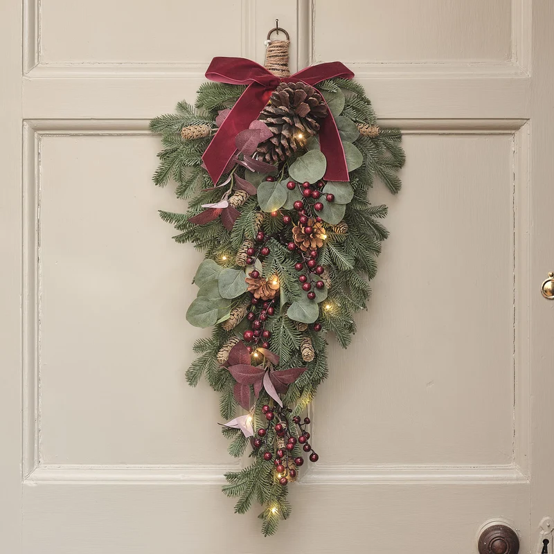 60 cm LED-Weihnachtszweig mit Beeren und Zapfen in Bordeaux und Grün