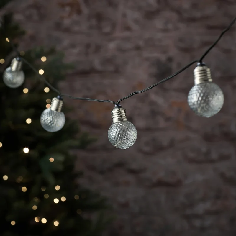 10er LED-Party-Lichterkette mit facettierten Kugeln warmweiß für den Außenbereich