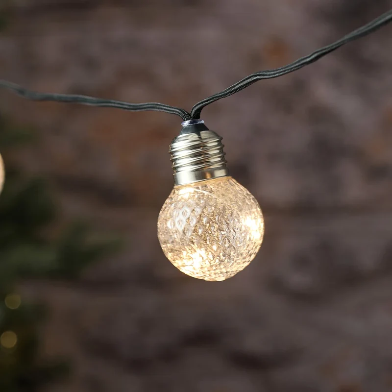 10er LED-Party-Lichterkette mit facettierten Kugeln warmweiß für den Außenbereich
