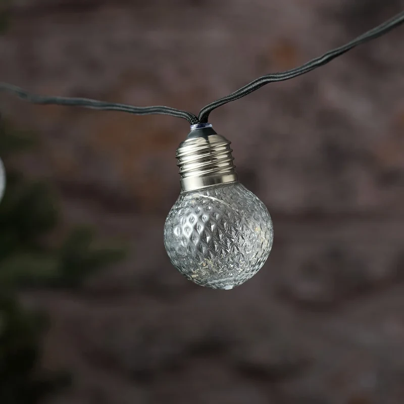 10er LED-Party-Lichterkette mit facettierten Kugeln warmweiß für den Außenbereich