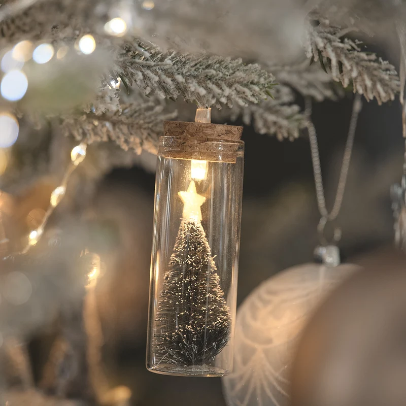 10er LED-Lichterkette mit Glasflaschen und Tannenbäumen warmweiß