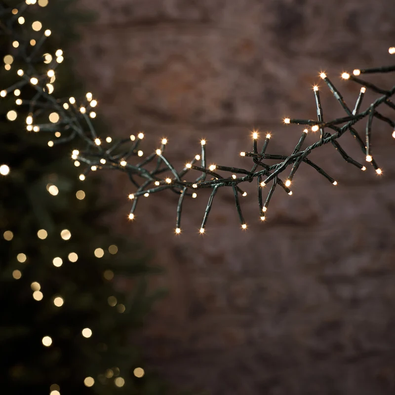 5 m LED-Cluster-Lichterkette außen mit 500 warmweißen LEDs und grünem Kabel