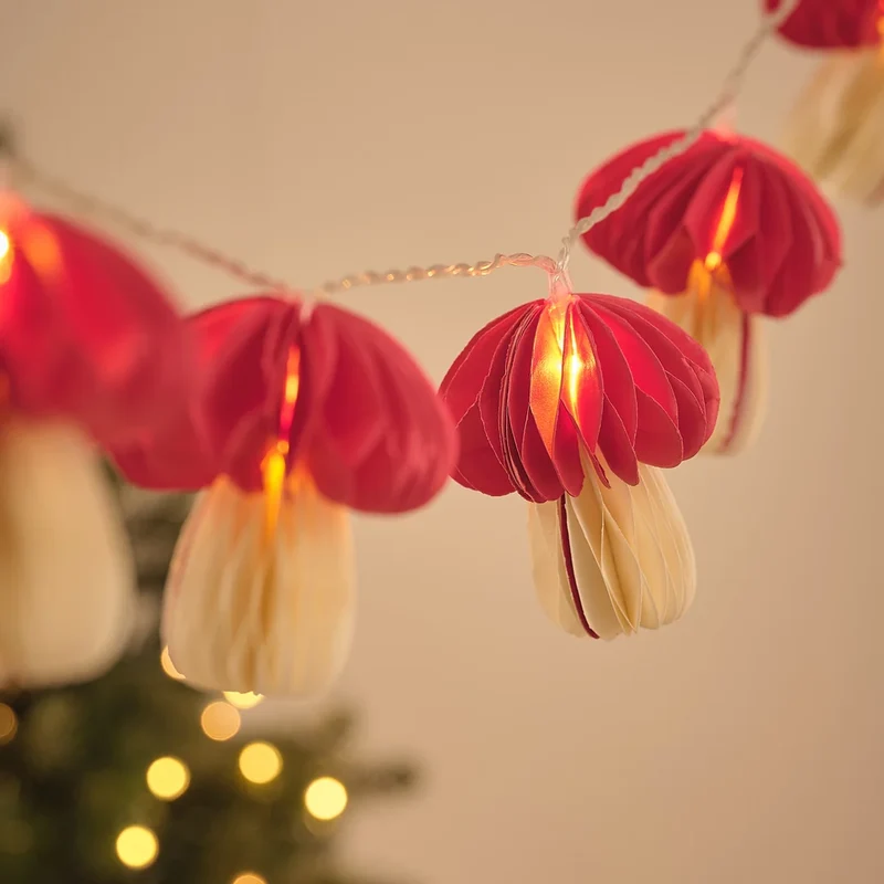 LED-Pilz-Lichterkette mit 10 roten Papierpilzen