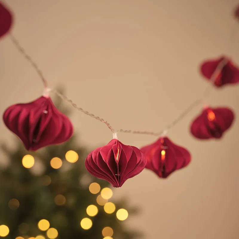 LED-Lichterkette mit 10 Weihnachtskugeln aus rotem Papier