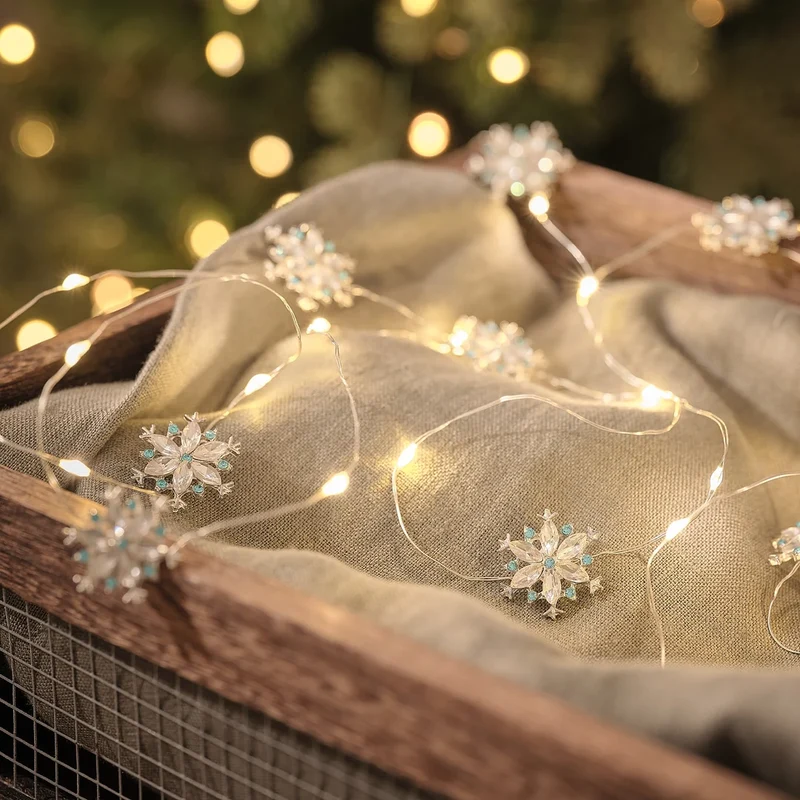 Warmweiße LED-Mikro-Lichterkette mit 20 Schneeflocken und Timer
