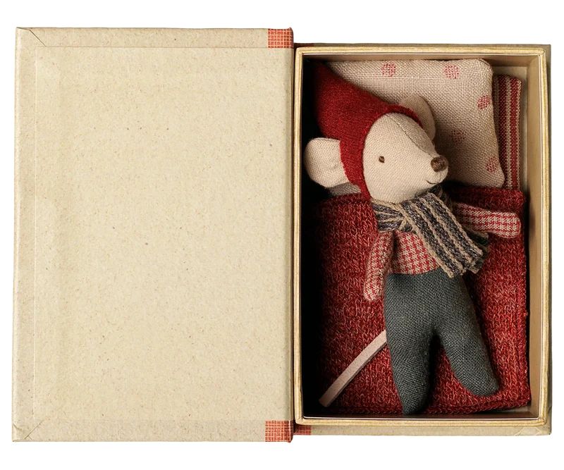 Maileg Weihnachtsmaus, Baby im Buch