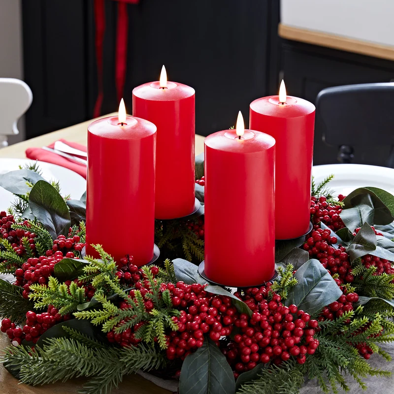 Kerzenständer Tischdeko mit 4 roten TruGlow® LED Stumpenkerzen Echtwachs
