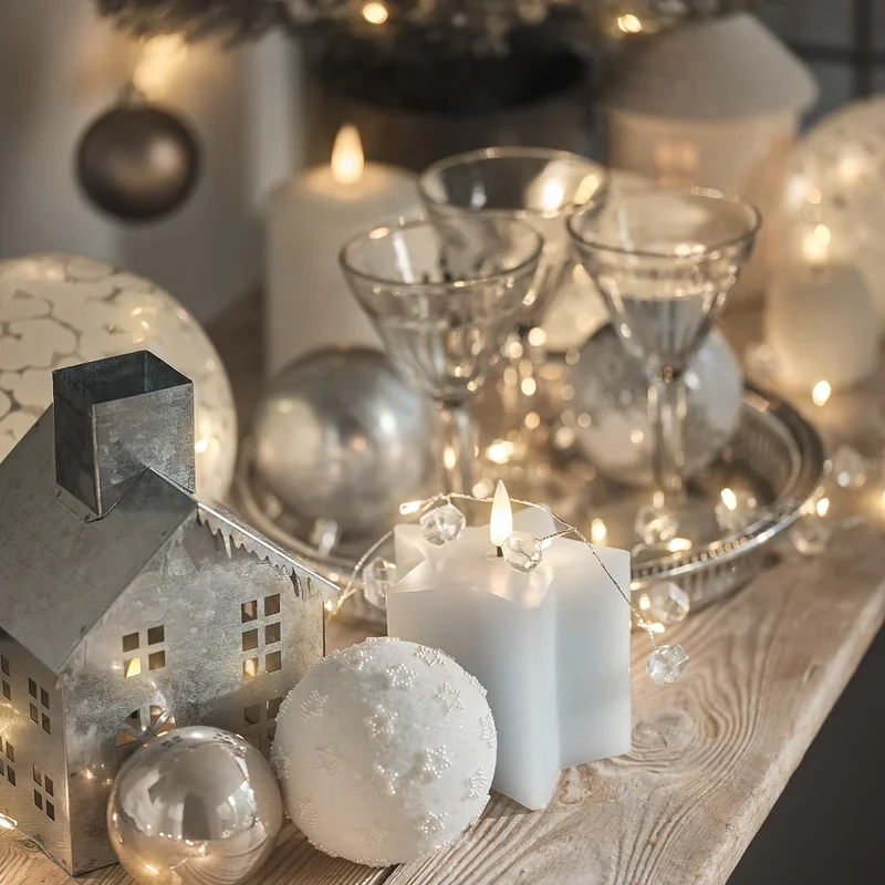 Deko-Haus aus Metall mit TruGlow® LED-Teelicht und Timer
