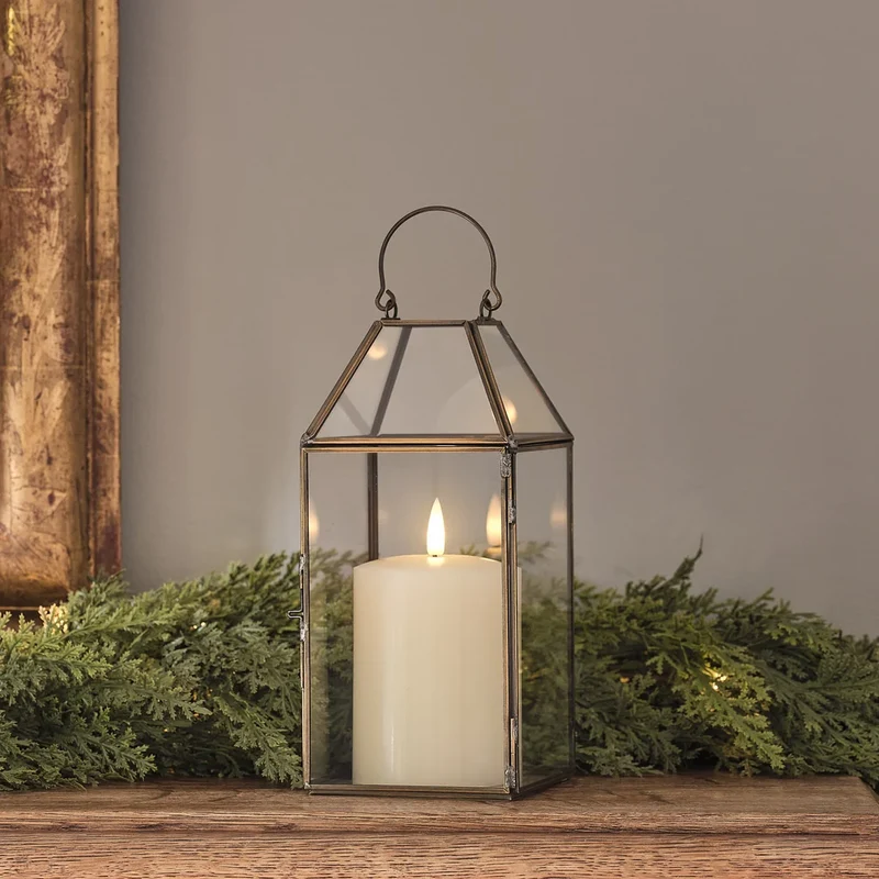 Vicarage Laterne in Gold mit TruGlow® Kerze und Fernbedienung