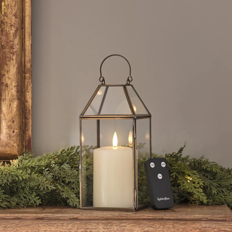 Vicarage Laterne in Gold mit TruGlow® Kerze und Fernbedienung