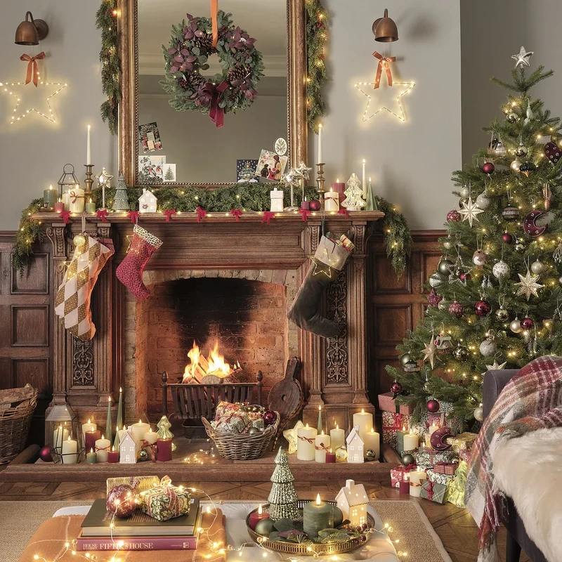 Vicarage Laterne in Gold mit TruGlow® Kerze und Fernbedienung