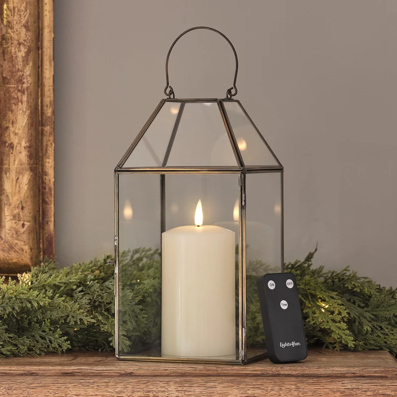 Große goldene Vicarage-Laterne mit TruGlow® Kerze und Fernbedienung