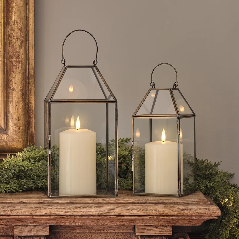 Große goldene Vicarage-Laterne mit TruGlow® Kerze und Fernbedienung