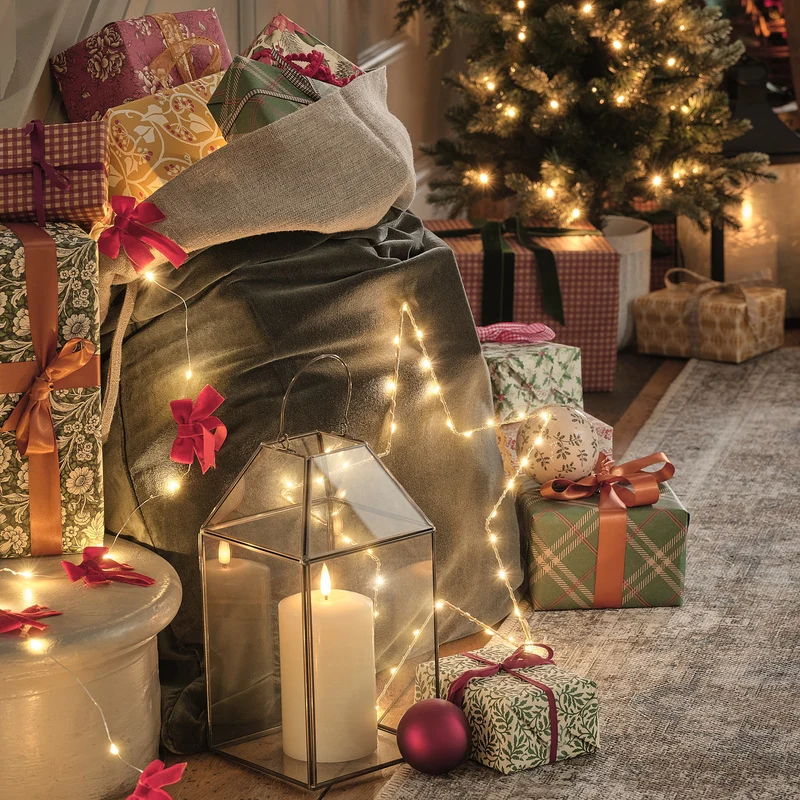 Große goldene Vicarage-Laterne mit TruGlow® Kerze und Fernbedienung