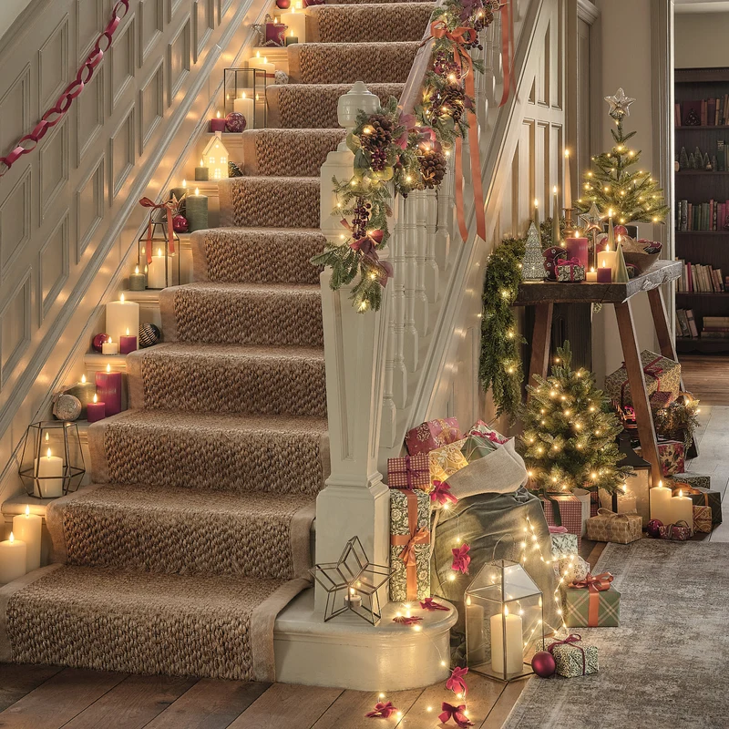 Große goldene Vicarage-Laterne mit TruGlow® Kerze und Fernbedienung
