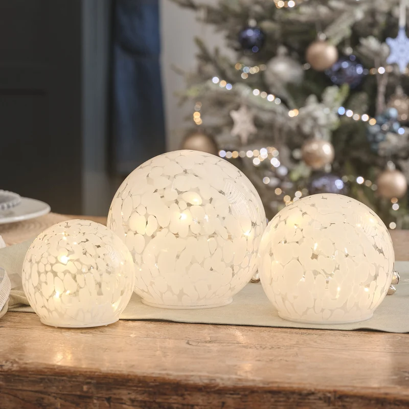 3er Set LED-Glaskugeln mit Timer aus Konfettiglas