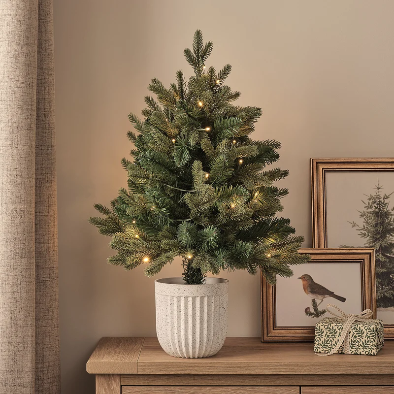 60cm beleuchteter Weihnachtsbaum im Topf mit 50 warmweißen LEDs
