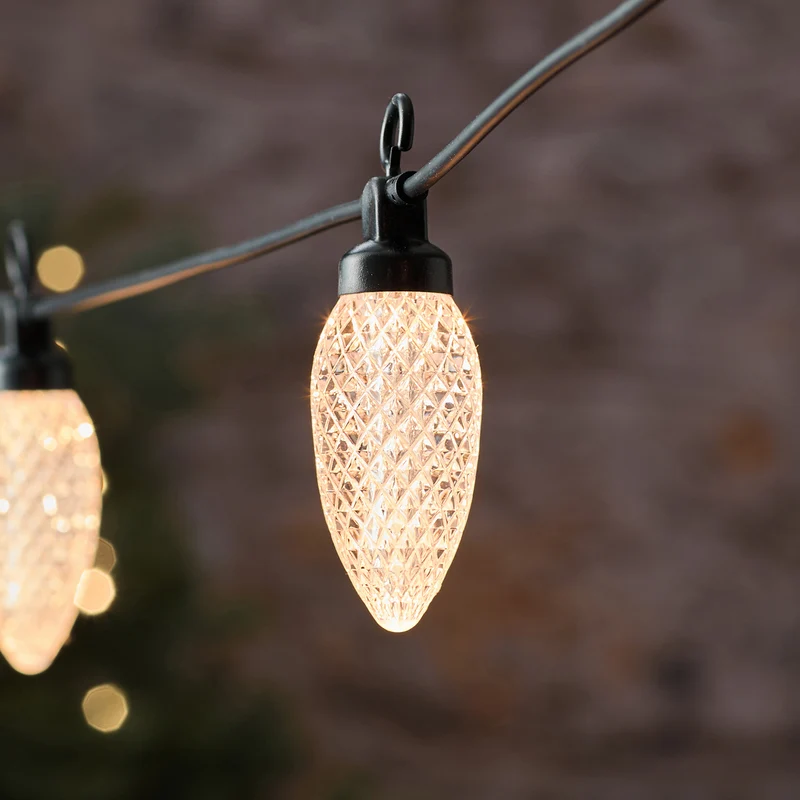 Warmweiße LED-Lichterkette mit 10 Tannenzapfen für den Außenbereich