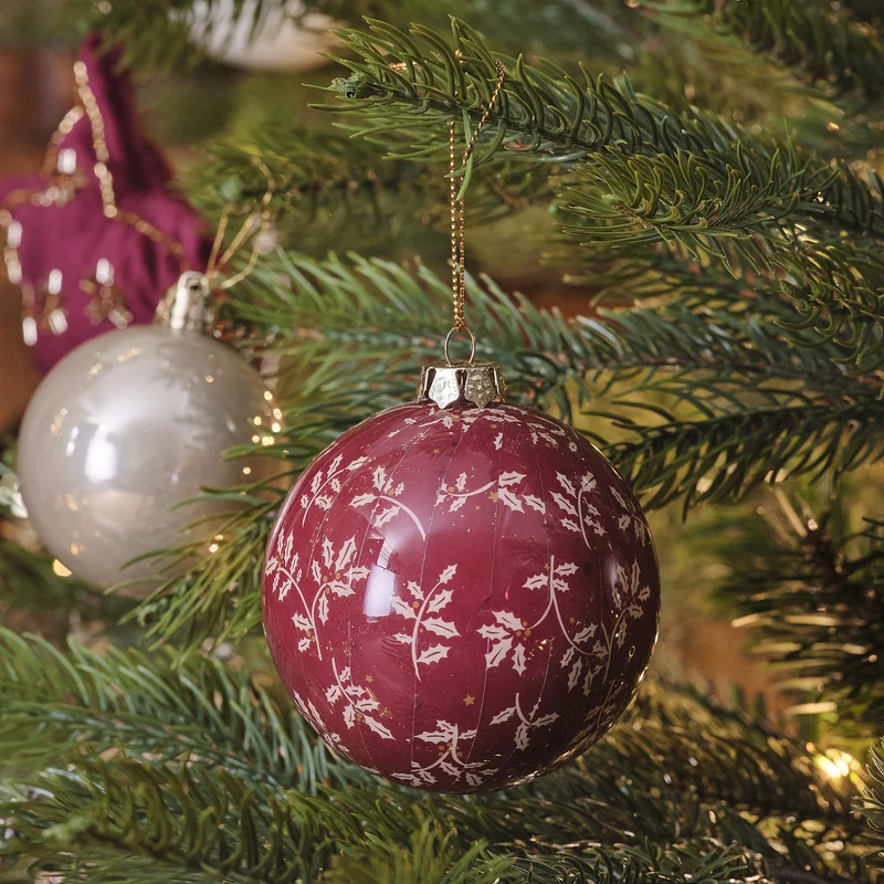2er-Set Christbaumkugeln mit Stechpalmenmuster in Burgunderrot und Weiß