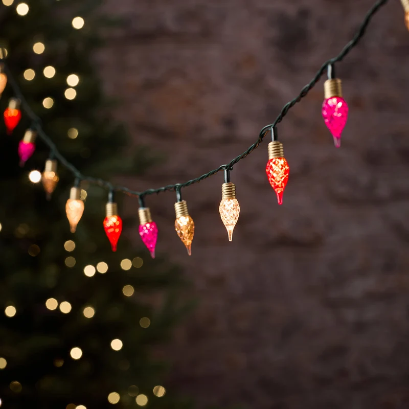 Rote Vintage LED-Lichterkette in Tropfenform mit Twinkle-Effekt und grünem Kabel